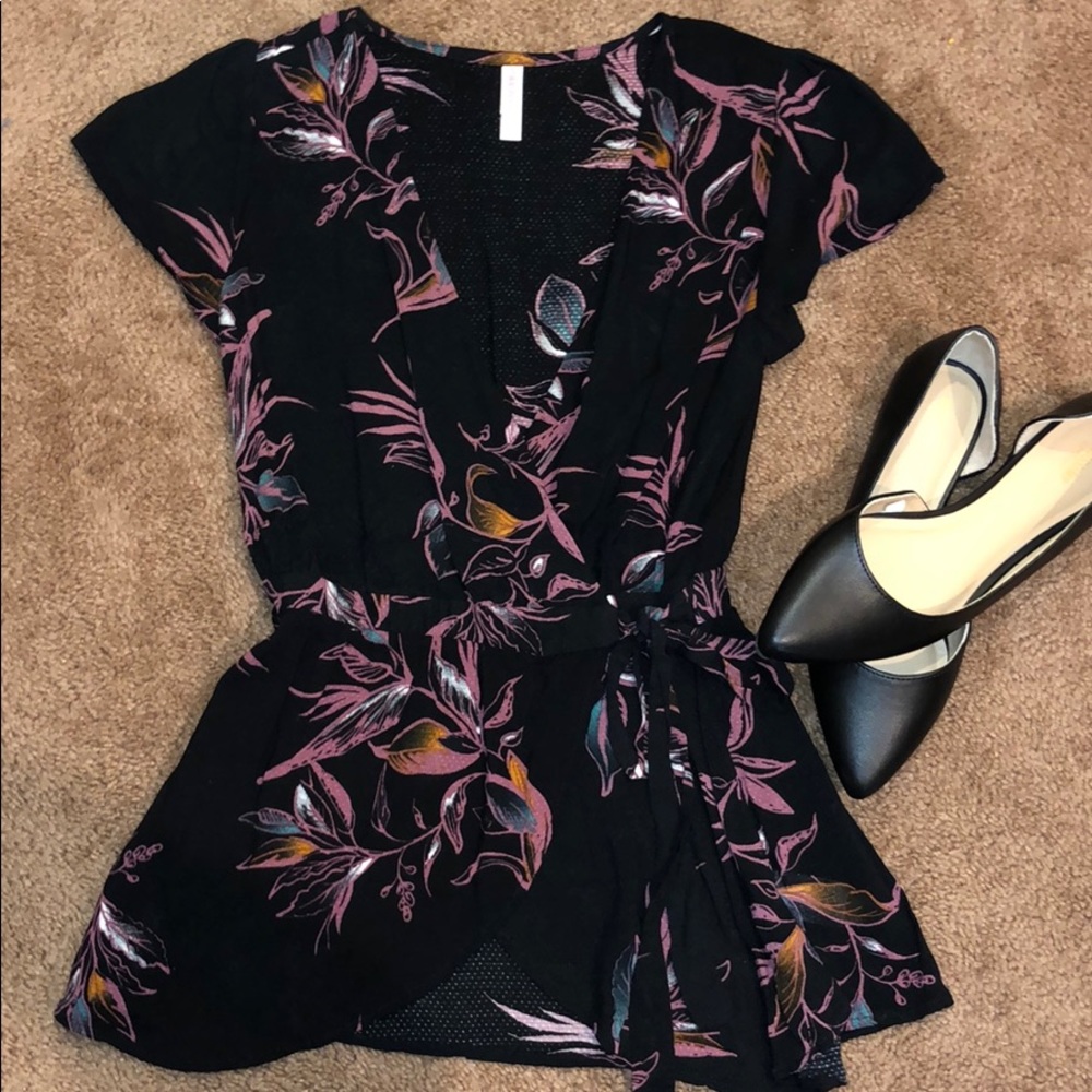 NWOT• xhilaration wrap blouse